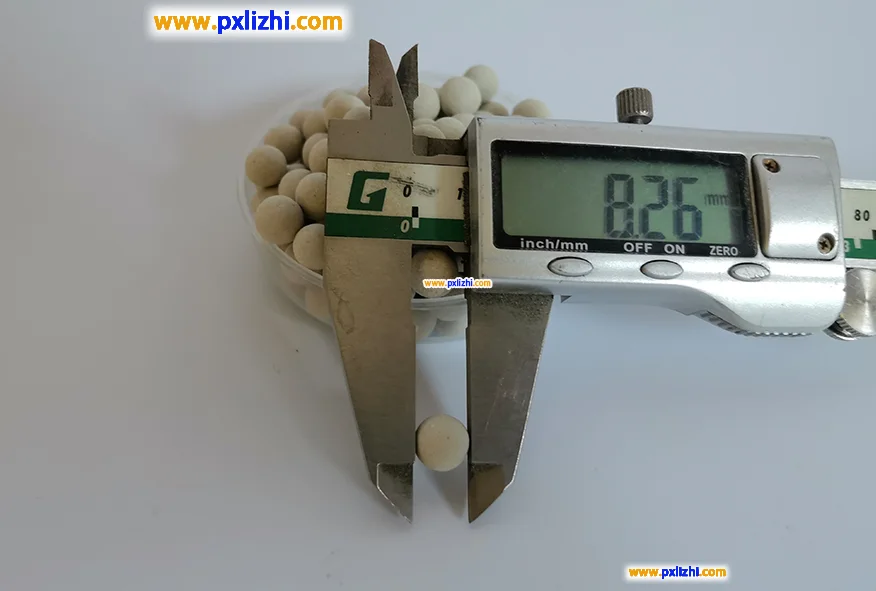 Alumina packing ball